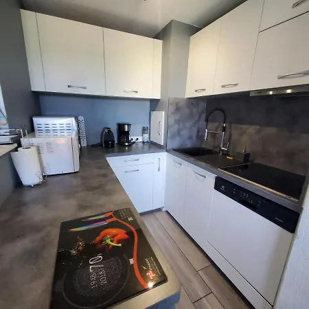 Grand Appartement, 3 Chambres, Tres Bonne Literie, Avec Piscine A Pin Rolland